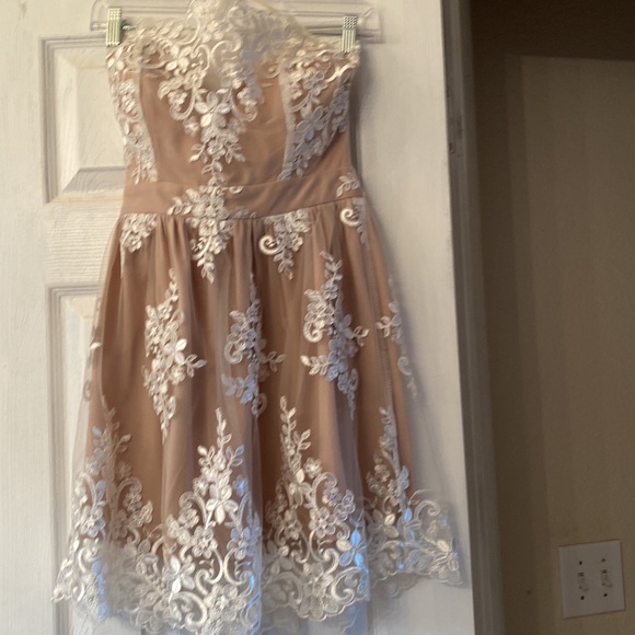 Stunning strapless dress 💕 - Picture 4 of 5